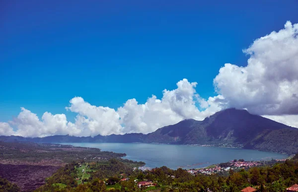 O Monte Batur é um vulcão. Bali, Indonésia . — Fotografia de Stock