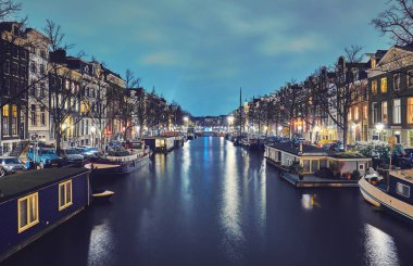 Amsterdam gece, Hollanda.
