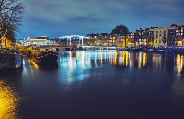 Amsterdam gece, Hollanda.