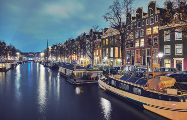 Amsterdam gece, Hollanda.