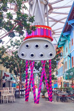 Singapur 'da modern tasarım ile caddeyi oku