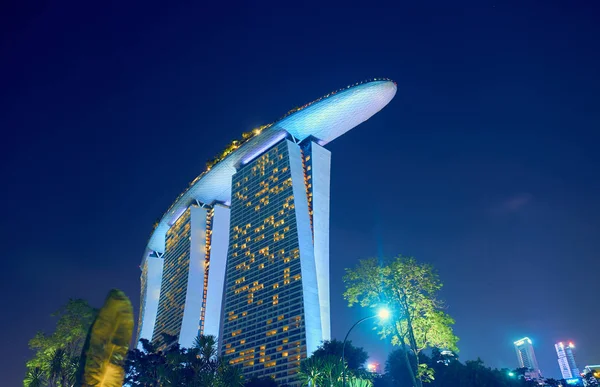 Marina Bay Sands ist ein integriertes Resort direkt an der Marina Bay in Singapore — Stockfoto