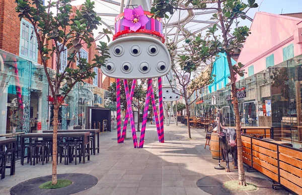 Lesen Sie Straße mit modernem Design in singapore — Stockfoto