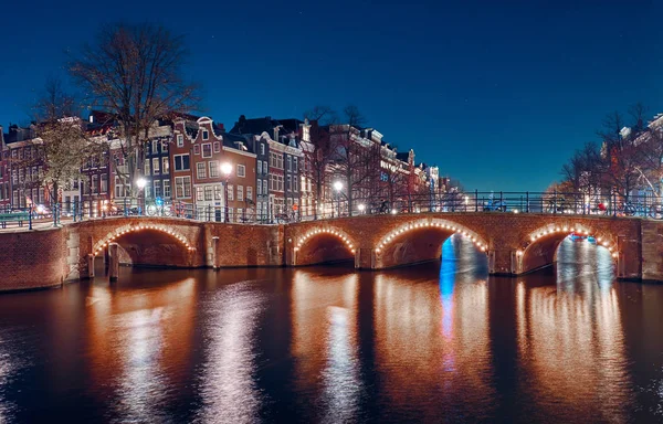 Amsterdam bij nacht, Nederland. — Stockfoto