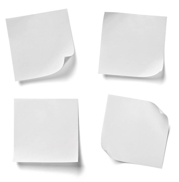 коллекция различной нотной бумаги с красной булавкой на белом фоне. каждого расстреливают по отдельности
