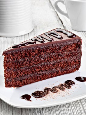 Çikolatalı kekin kapağını kapat.