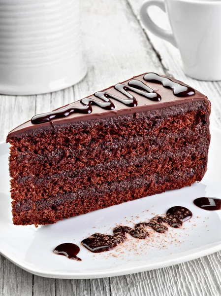 Çikolatalı kekin kapağını kapat.