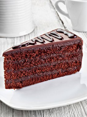 Çikolatalı kekin kapağını kapat.