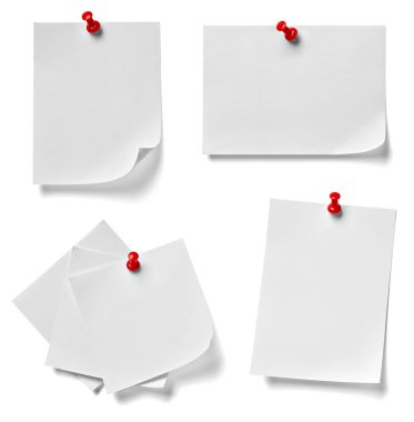 beyaz zemin üzerine kırmızı bir iğneye çeşitli not kağıdına topluluğu. her biri ayrı ayrı vurulur