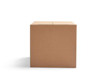 Beyaz arkaplanda bir karton kutuyu kapat