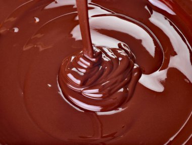 Çikolata şurubunu kapat. 