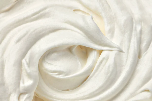 Primo Piano Una Panna Montata Bianca Aspra Sfondo Bianco — Foto Stock