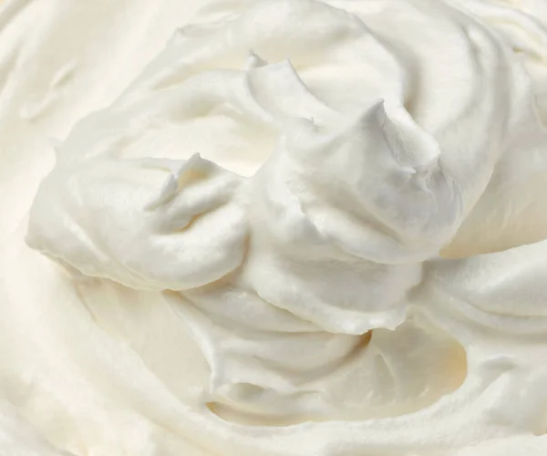 Primer Plano Una Crema Blanca Batida Agria Sobre Fondo Blanco —  Fotos de Stock