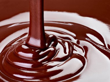 Çikolata şurubunu kapat. 