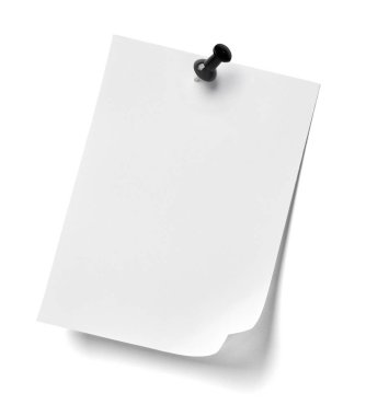 Beyaz arkaplanda kırmızı düğmeli bir not kağıdını kapat