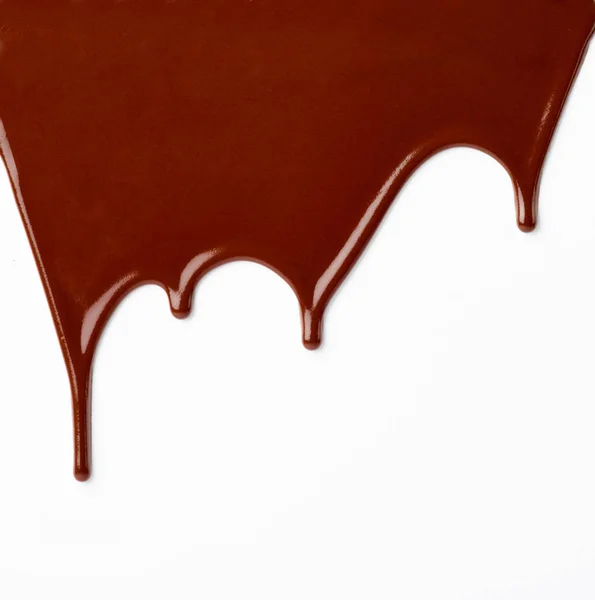 Nahaufnahme Von Schokoladensirup Undicht Auf Weißem Hintergrund — Stockfoto