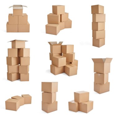 Beyaz arkaplanda çeşitli karton kutuların koleksiyonu