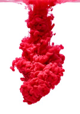 Suyun içine dökülen kırmızı renk boya