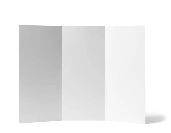 Primer Plano Folleto Plegado Blanco Papel Blanco Sobre Fondo Blanco — Foto de Stock