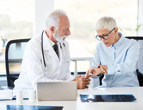 Médico Paciente Consulta Del Hospital — Foto de Stock