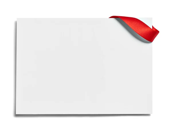 Detail Poznámky Karty Červenou Stuhou Luk Bílém Pozadí — Stock fotografie