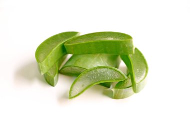 aloe vera beyaz arkaplanda izole