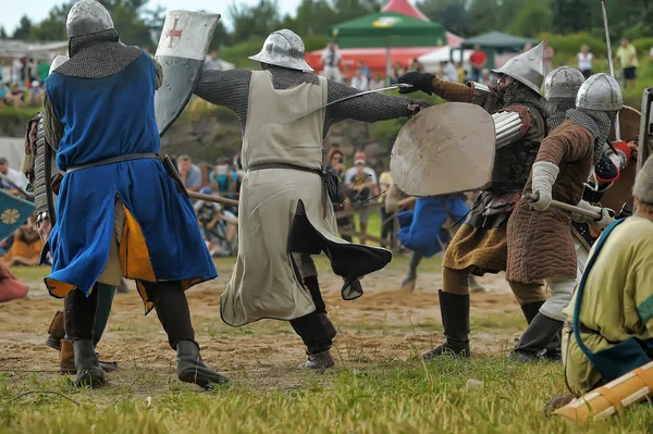 Festival ouvert de la culture médiévale "Vyborg Thunder". Batte médiévale — Photo