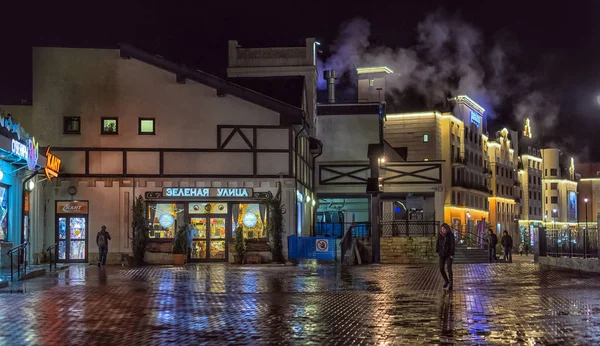 Rusia Rosa Khutor 2017 Luces Ciudad Con Iluminación Nocturna Reflexión — Foto de Stock