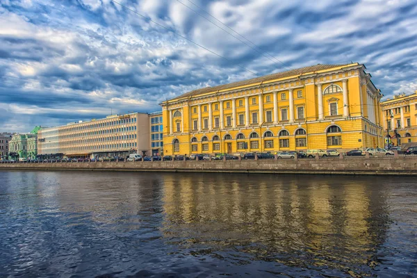 Russland Petersburg 2017 Damm Fontanka Häuser Und Spiegelung Wasser — Stockfoto