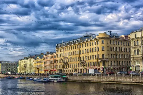 Rússia São Petersburgo 2017 Embankment Fontanka River Casas Reflexão Água — Fotografia de Stock