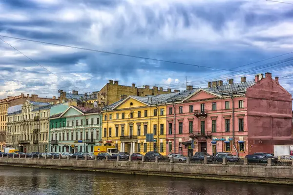 Rússia São Petersburgo 2017 Embankment Fontanka River Casas Reflexão Água — Fotografia de Stock