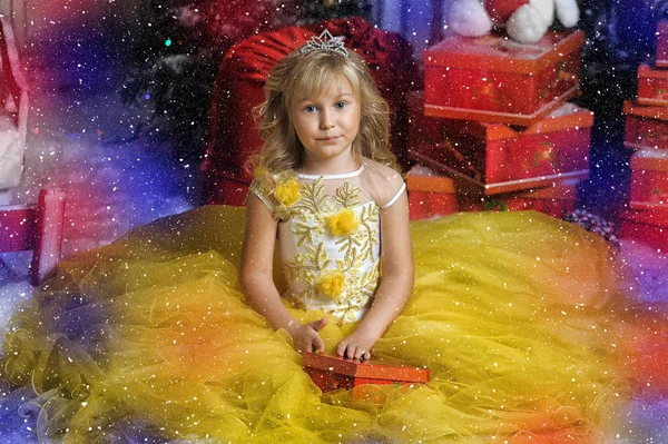 Young Princess Smart Yellow White Dress Christmas — Stock Photo, Image