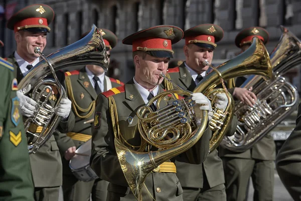 Αγία Πετρούπολη Ρωσία 2015 Στρατιωτική Μπάντα Εμβατήρια Στην Παρέλαση Νίκης — Φωτογραφία Αρχείου