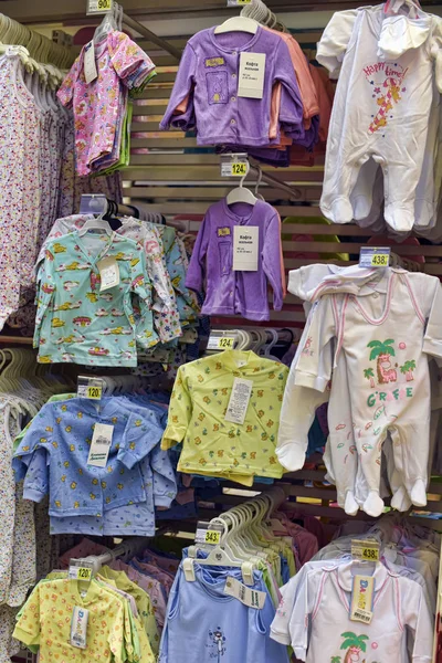 San Pietroburgo Russia 2015 Abbigliamento Neonati Supermercato — Foto Stock