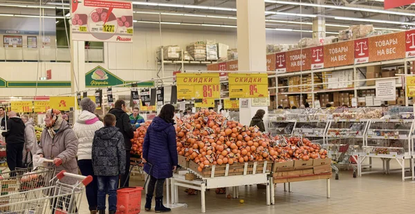 San Petersburgo Rusia 2015 Gran Departamento Verduras Supermercado — Foto de Stock