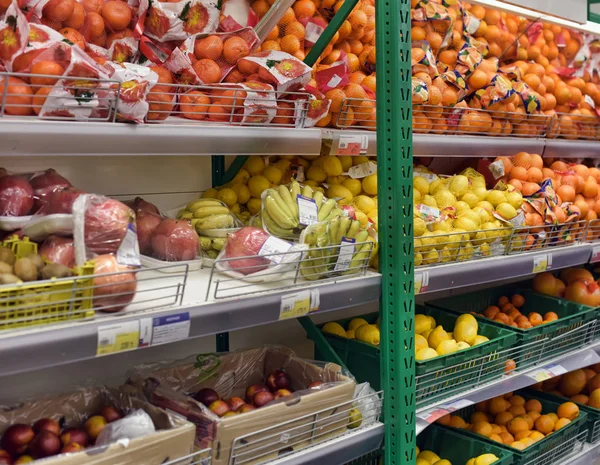 São Petersburgo Rússia 2015 Legumes Frutas Prateleiras Supermercado — Fotografia de Stock