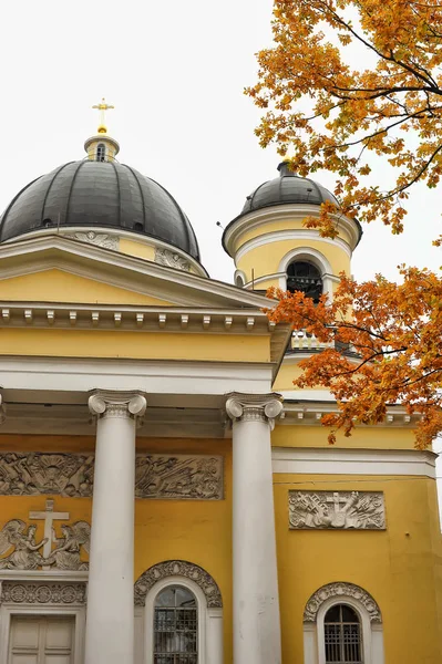 ロシア サンクトペテルブルク サンクトペテルブルクで 2013 変容大聖堂 セント ピーターズバーグ ラドガ変容広場にあるロシア正教会の教区の正教会 — ストック写真