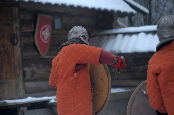 Oroszország Szentpétervár 2014 Fesztivál Visszaemlékezése Viking Korban Télen Két Vikingek — Stock Fotó