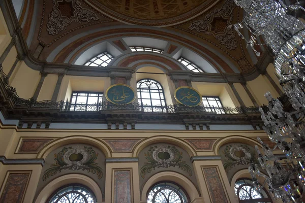 Istanbul Turkey 2018 Mesquita Dolmabahce Fica Istambul Turquia Foi Encomendado — Fotografia de Stock