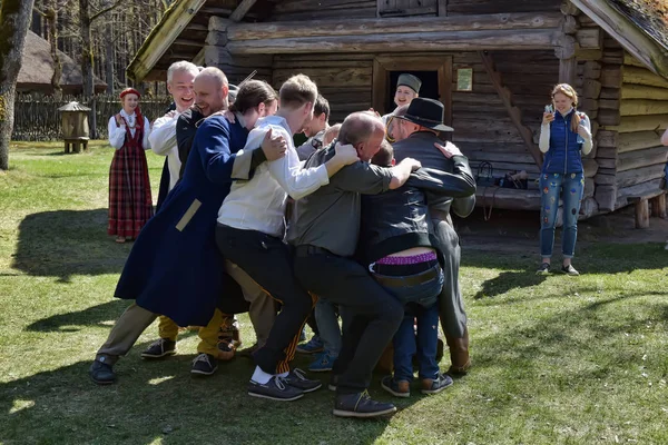 Lettonia Riga 2016 Danza Popolare Lettone Degli Uomini Museo Etnografico — Foto Stock