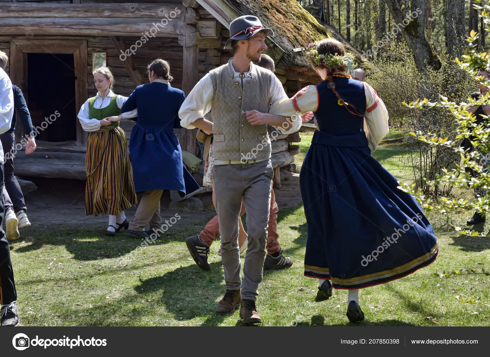 Latvia Riga 2016 Latvian Culture Tradition Midsummer Latvia Folk Dance Stock Editorial Photo evdoha 207850398