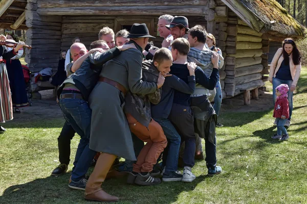 Lettonia Riga 2016 Danza Popolare Lettone Degli Uomini Museo Etnografico — Foto Stock