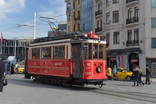 Törökország Istanbul 2018 Piros Retro Villamos Istiklal — Stock Fotó