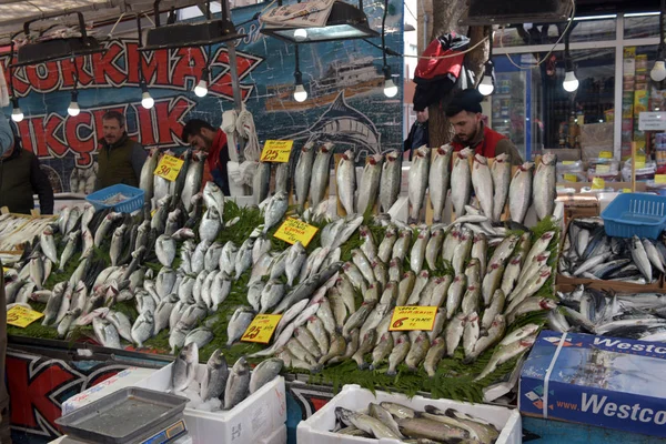 トルコ イスタンブール イスタンブールの魚市場で魚の大規模な様々 2018 — ストック写真