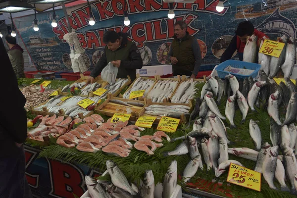 Turquie Istanbul 2018 Grande Variété Poissons Dans Marché Aux Poissons — Photo