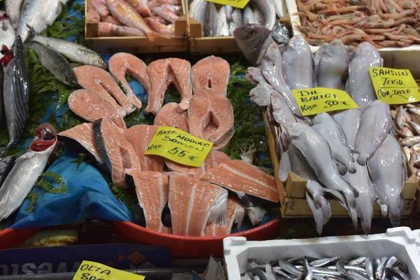 Turquie Istanbul 2018 Grande Variété Poissons Dans Marché Aux Poissons — Photo