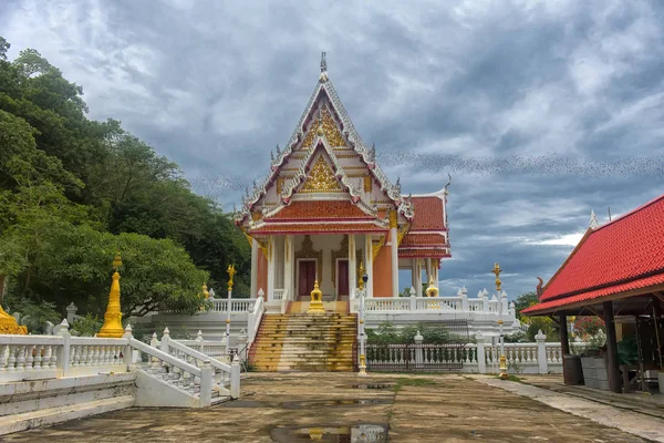Ratchaburi Tailândia 2018 Wat Khao Chong Pran Templo Para Pessoas — Fotografia de Stock