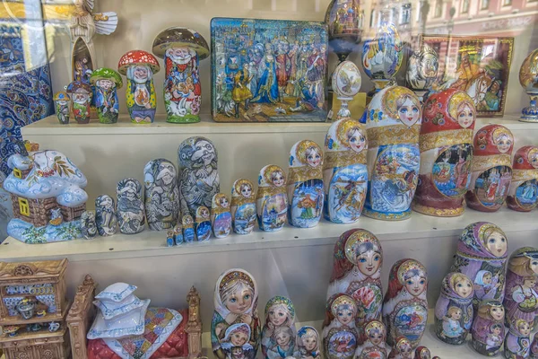 Rússia Moscou 2018 Bonecas Aninhadas Janela Loja Lembranças — Fotografia de Stock