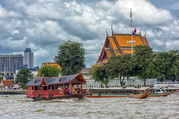 Thailand Bangkok 2018 Traditionell Träbåt Med Restaurang Chao Phraya Floden — Stockfoto