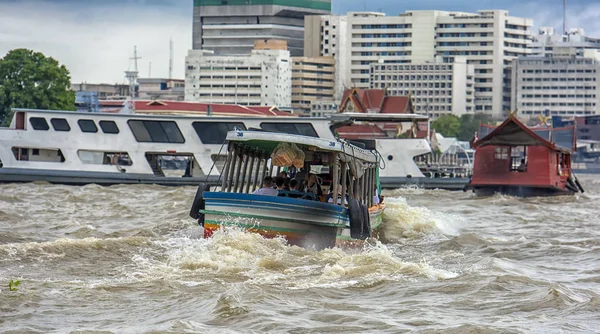 Μπανγκόκ Ταϊλάνδη 2018 Βάρκα Ποτάμι Μεταφέρει Επιβάτες Και Τουριστικά Κάτω — Φωτογραφία Αρχείου